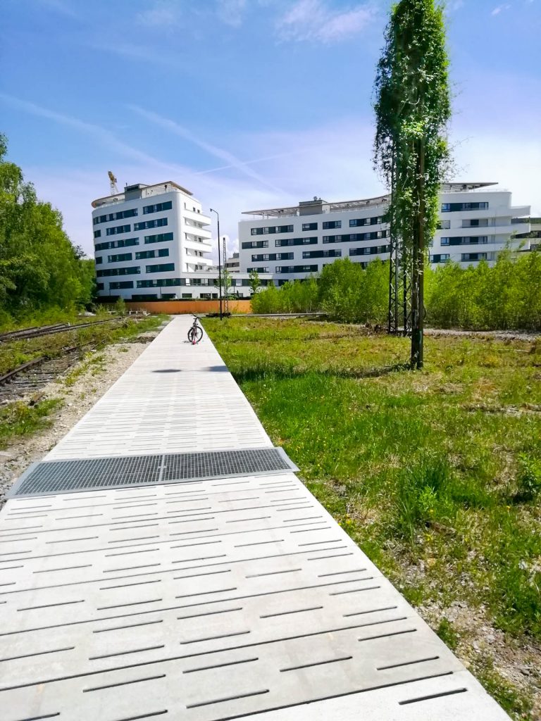 Kreuzfahrtschiff oder Wohnanlage